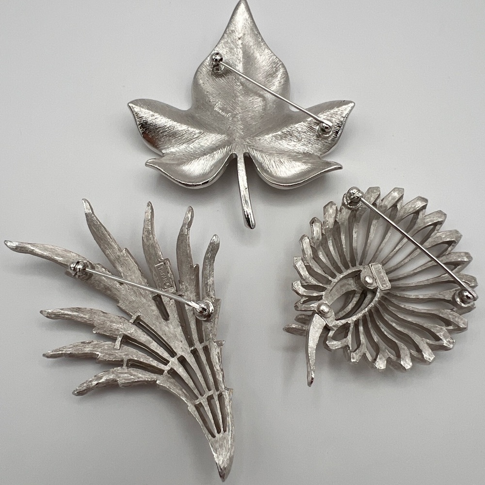 Crown Trifari Vintage Signed Brushed Accent Silvertone Brooch 3 Brooch Set - Picture 2 of 8